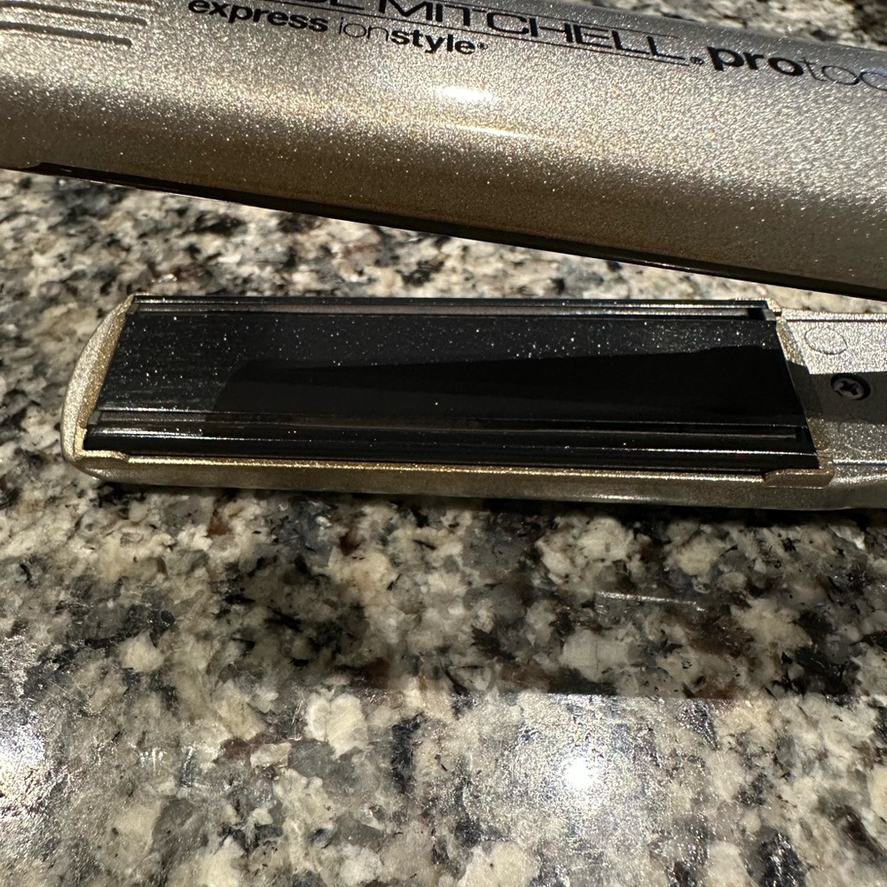 Paul Mitchell Express Ion Style Hair Straightener - Silver and Black